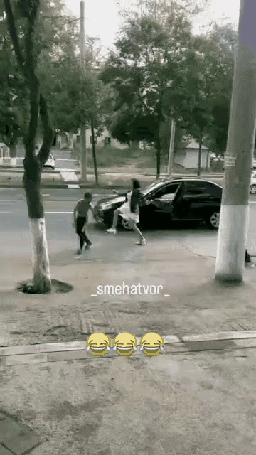 再过两年就笑不出来了，现在不抓紧揍，过两年就来不及了，那时候只有哭的份了。
小男