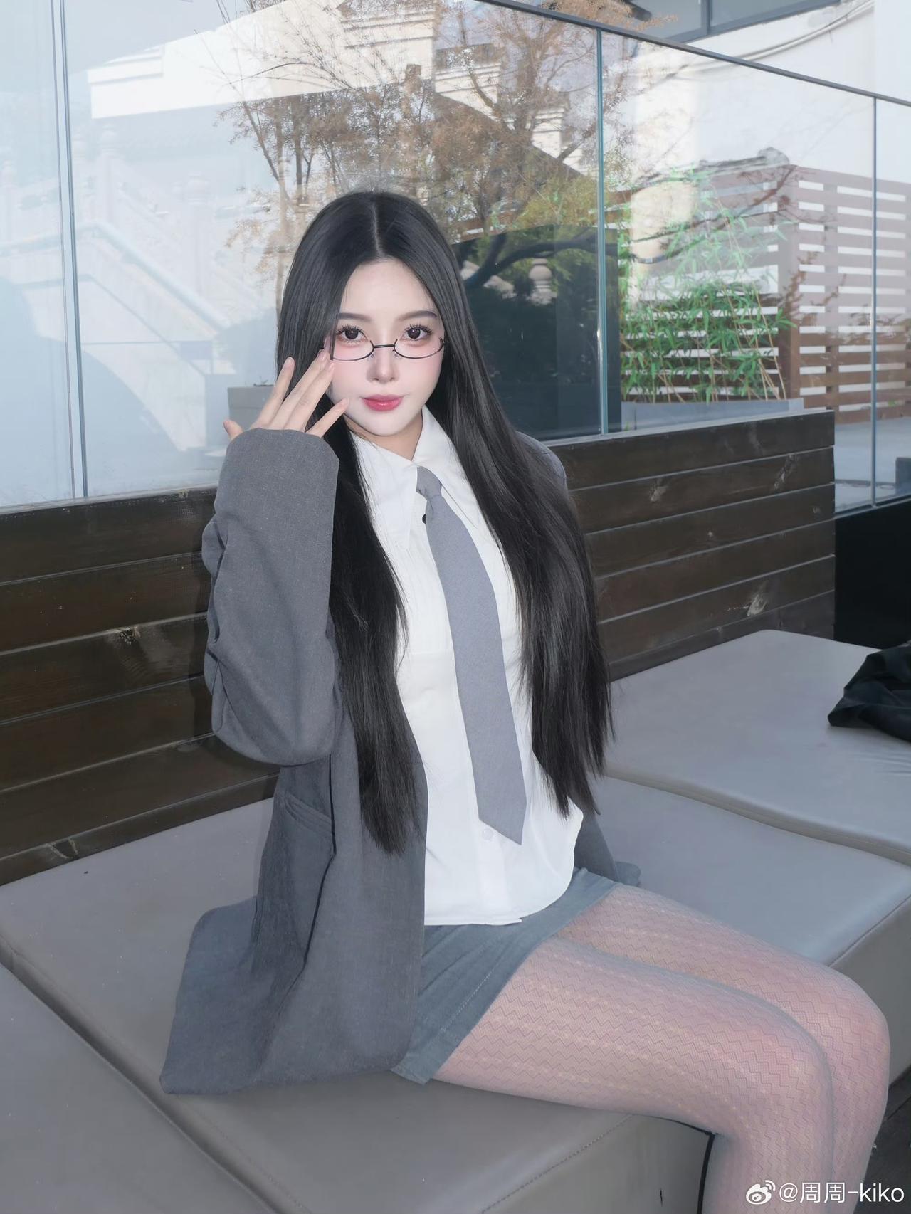 学姐来咯👓 ​​​