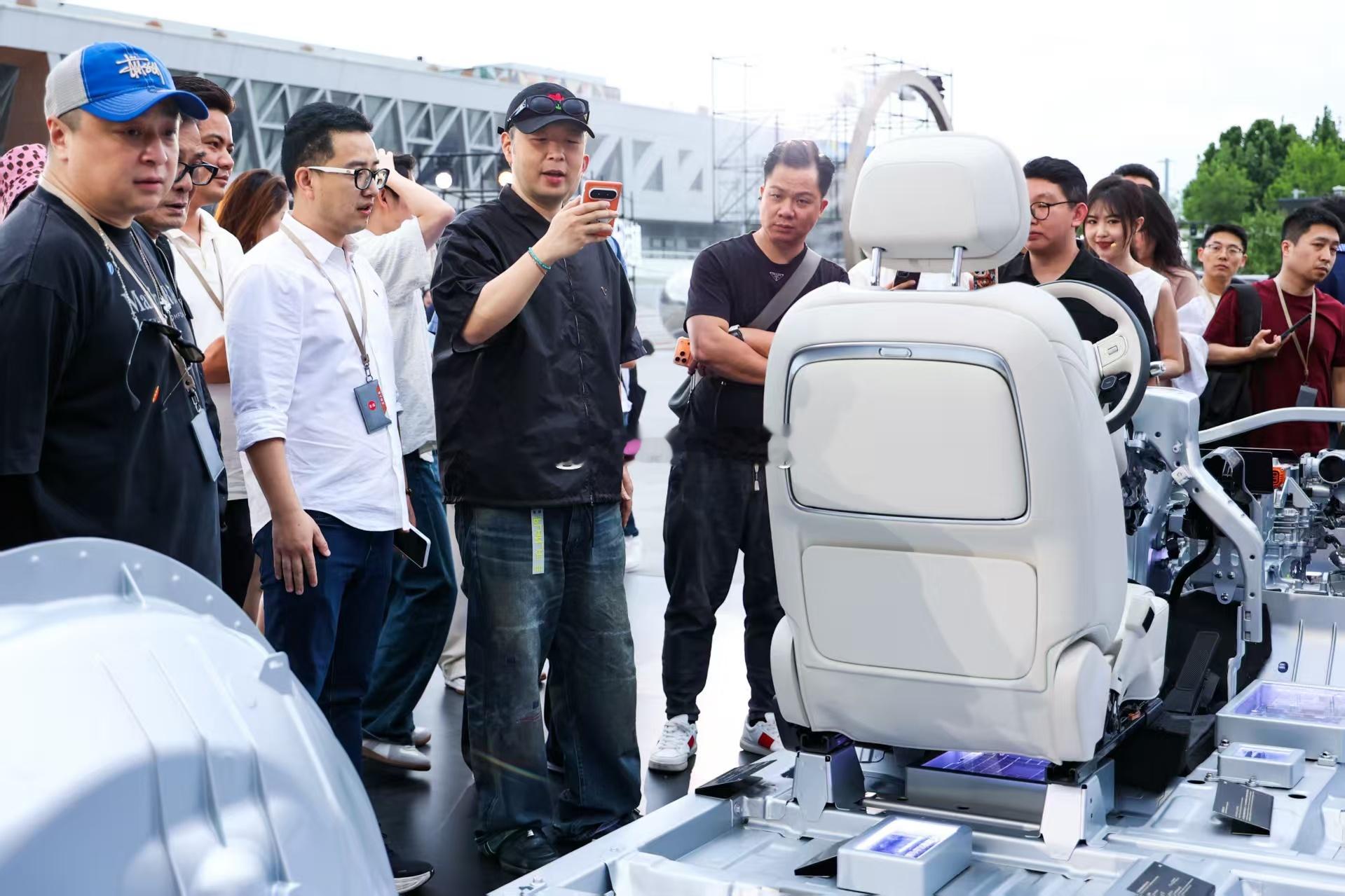 来参加小鹏发布会没想到看到杜海涛想不到他也用了puraxmax