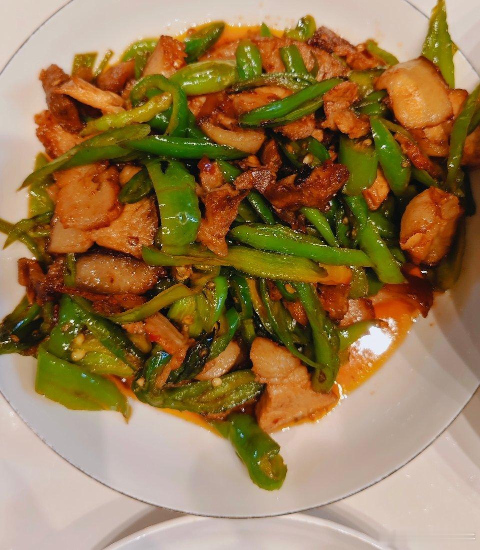 吃晚饭了，由于我烤的茄子太丑就不让它出现了