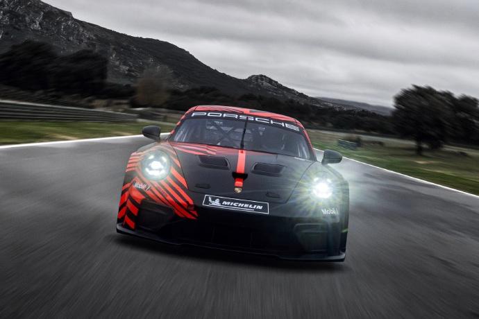 欢迎911加入GT4
保时捷赛车运动部门发布旗下最新车型911 GT4 R。
9