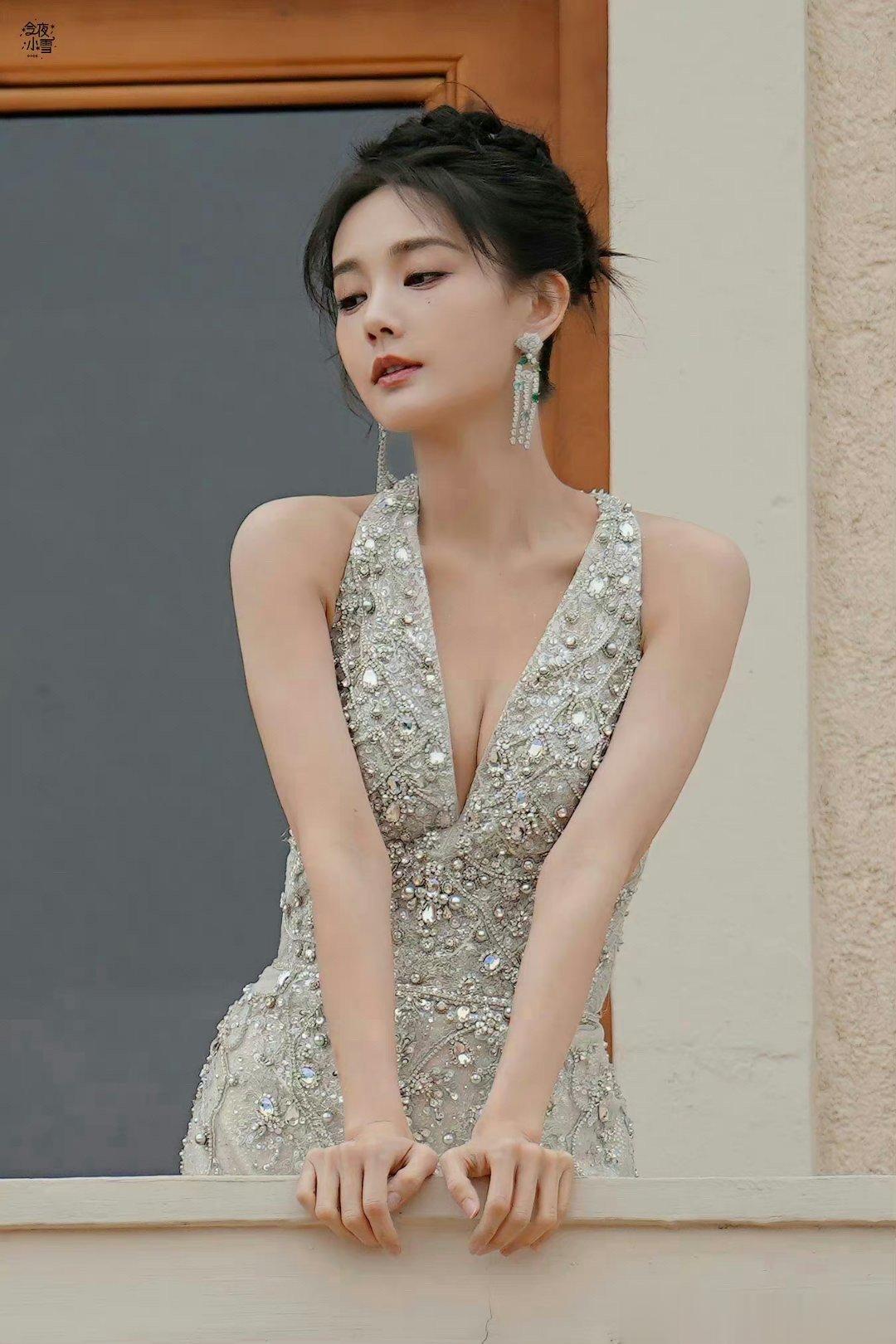 #李一桐体重不到90斤#看来桐姐是真的怕被吐槽，求生欲有点强了，女明星需要上镜维