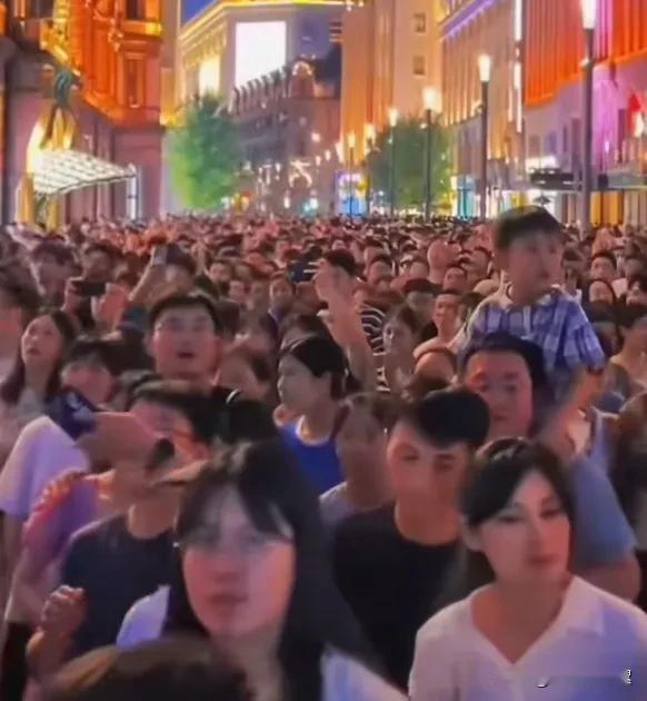 建议“五一劳动节”要改名，因为每一个节日或是纪念日，都应有其独特的形式和深刻的含