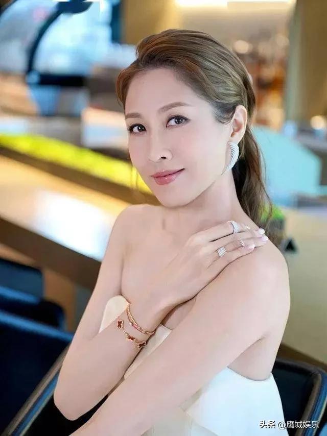 47岁陈敏之素颜庆工人姐姐生日，网友惊呼冻龄！

“索腿天后”陈敏之近期晒出为家