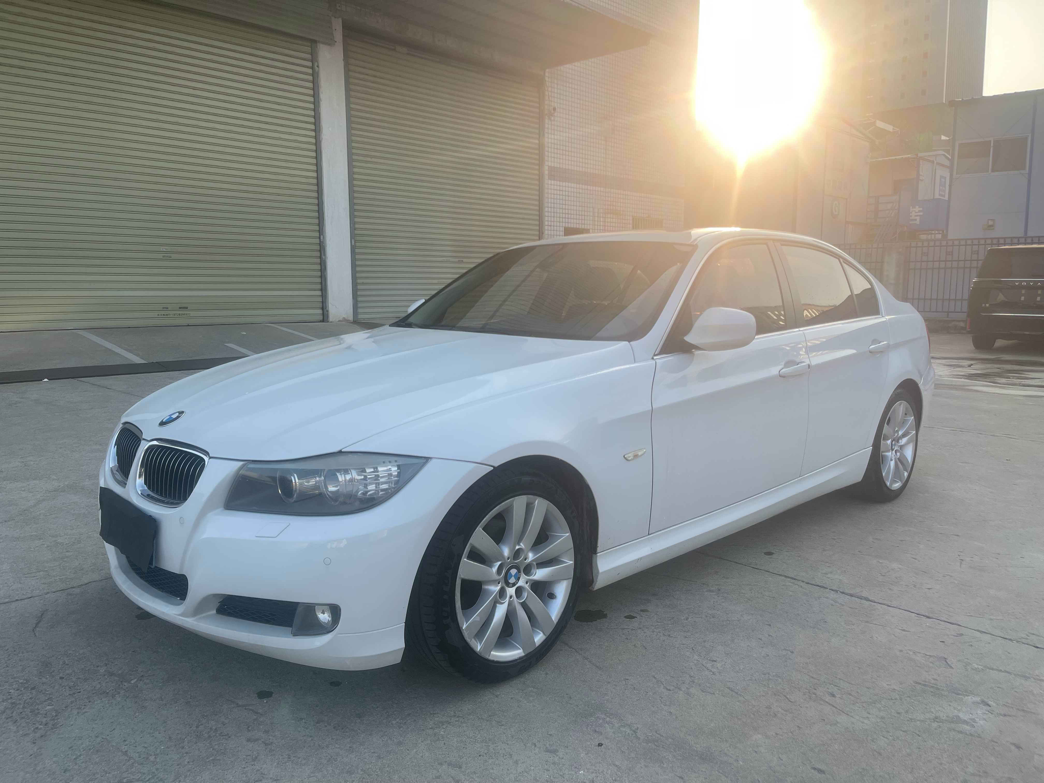 新到12年宝马320i，2.0自动挡，实表16万公里。经典经典后驱，操控一流，好