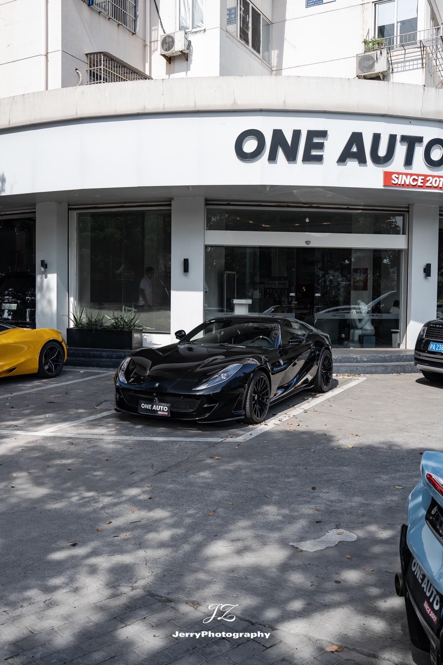 Ferrari 812 GTS.Nero Daytona车漆的法拉利8...