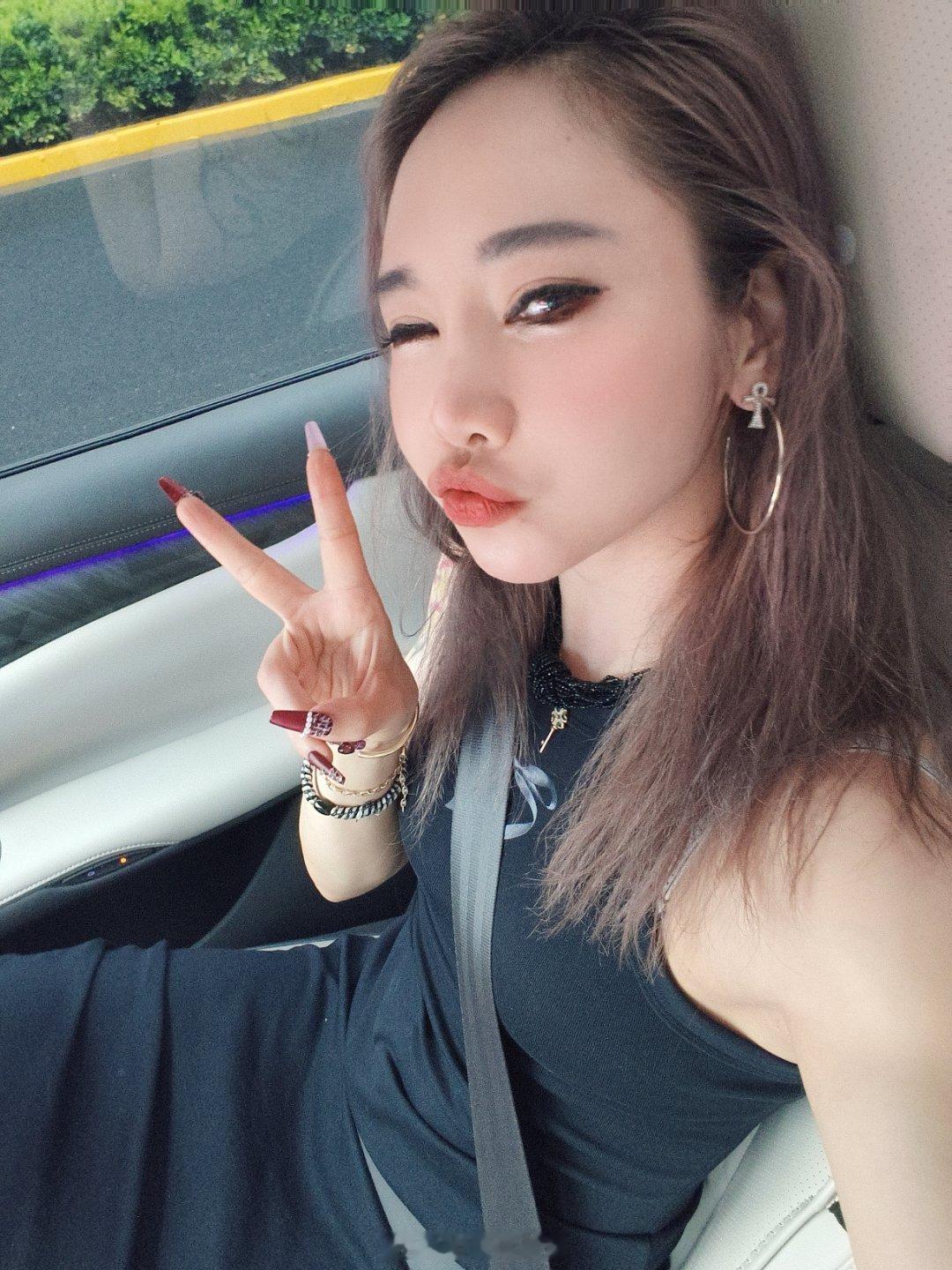 健身人的自信大部分来源于努力之后自己对自己的肯定早啊，周一堵车也要耐心点哦我的日