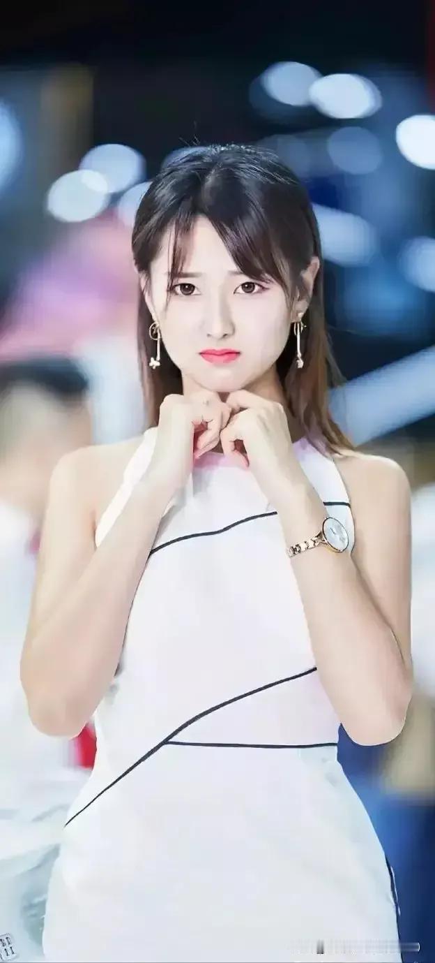美女车模，婚后脱粉30万，可惜了