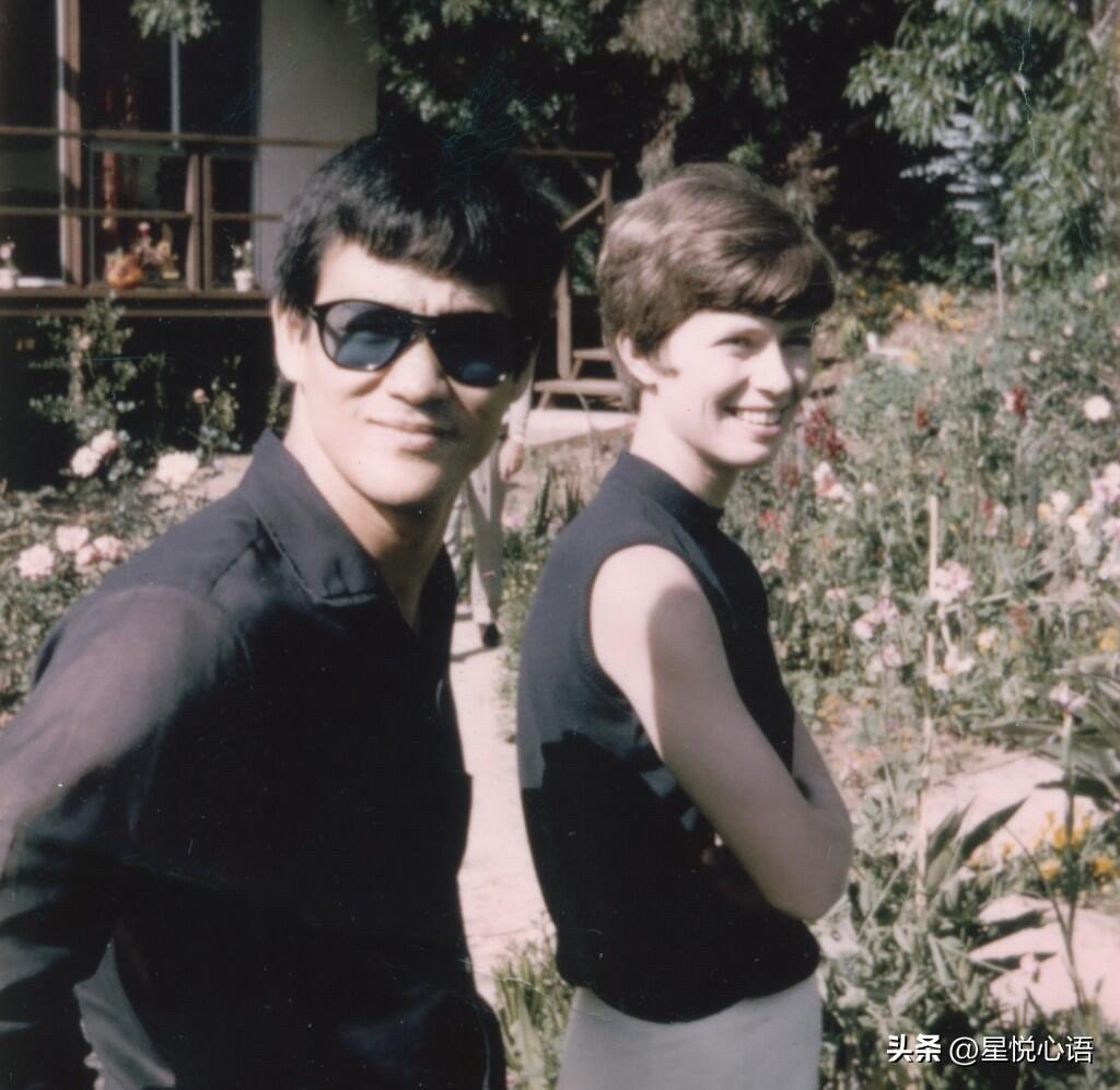 李小龙81岁妻子琳达罕见现身，一生深情太好哭

看到李小龙妻子琳达的近照，81岁