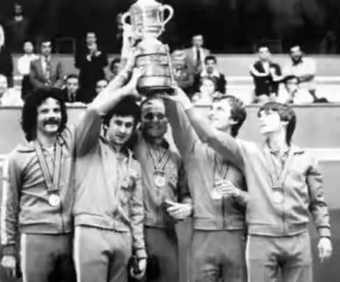 世界乒坛走向消失和没落的十大老牌强队

1、匈牙利队—二战前世界乒坛第一霸主。