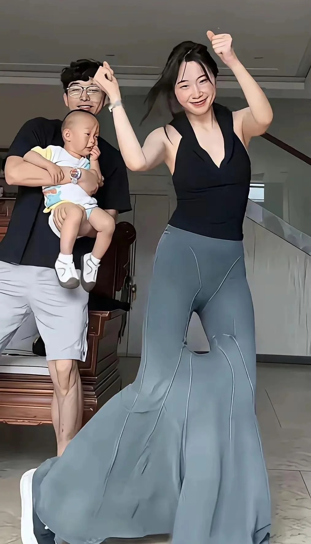 不得不佩服设计师的脑洞，这到底是裤子还是裙子？ ​​​