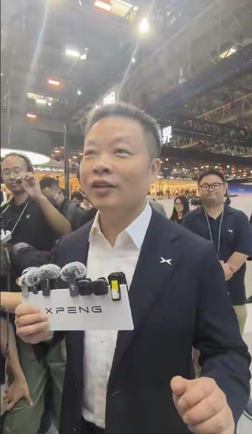 何小鹏，全球都在显现从 L2 直接跳到 L4 的趋势。今天，在2026北京车展期