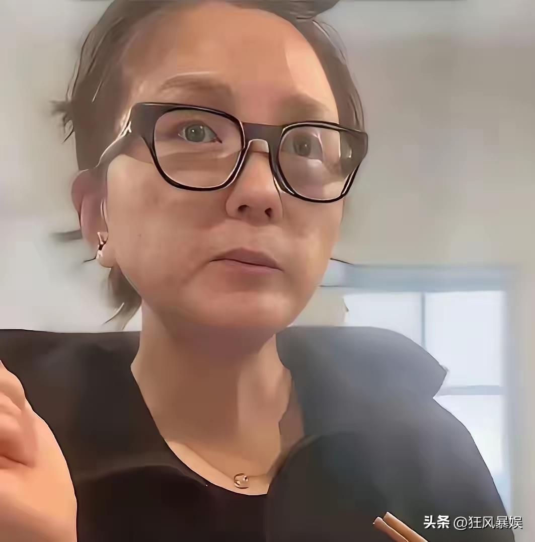 【何洁诉苦，“一睁眼就是账单”，网友：这不就是我们每天的日常吗？】

何洁最近上