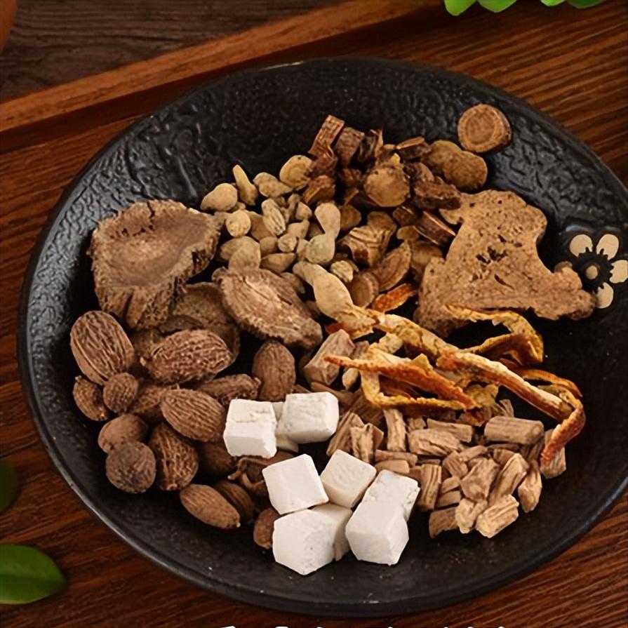 阴囊潮湿就是湿气过重，香砂六君子配上它，让下面干干爽爽
 
很多男性朋友都有阴囊