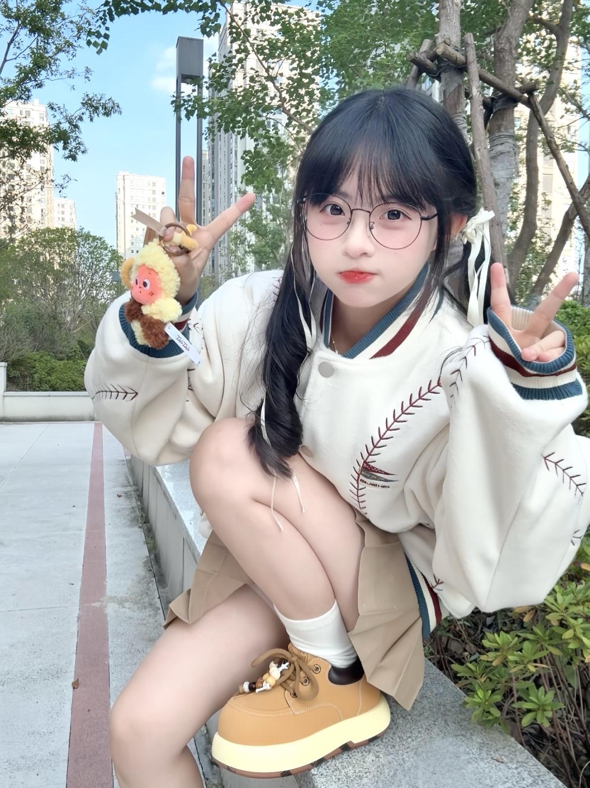 好想跪下来求自己不要这么脆弱了 结果发现跪下来眼泪也跟着掉下来了