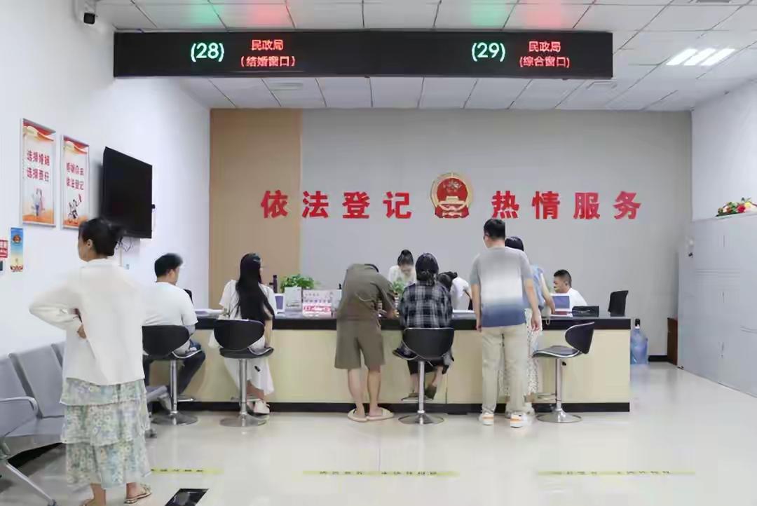 不知道大家发现没有，现在很多网友都在呼吁恢复强制婚检。

2003年之后，婚检从