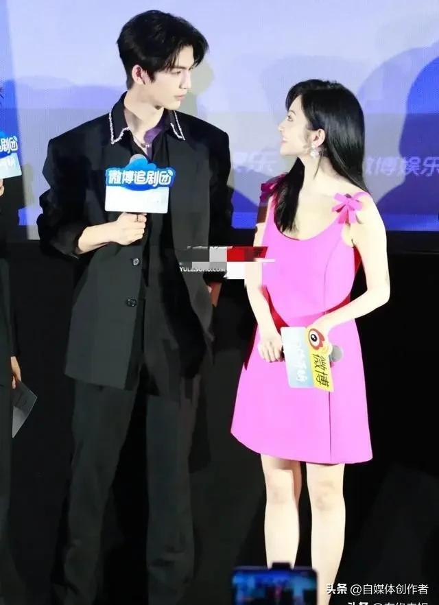 素人陪妻追星竟与张凌赫邻座，同款氛围感引全网热议！2026年3月23日10时48