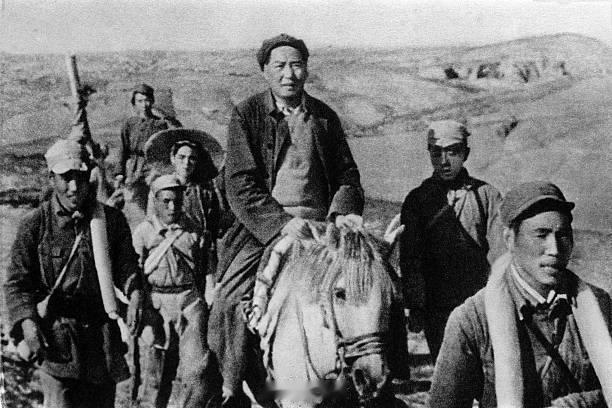 主席有一首鲜为人知的诗:《五律·张冠道中》朝雾弥琼宇，征马嘶北风。露湿尘难染，霜