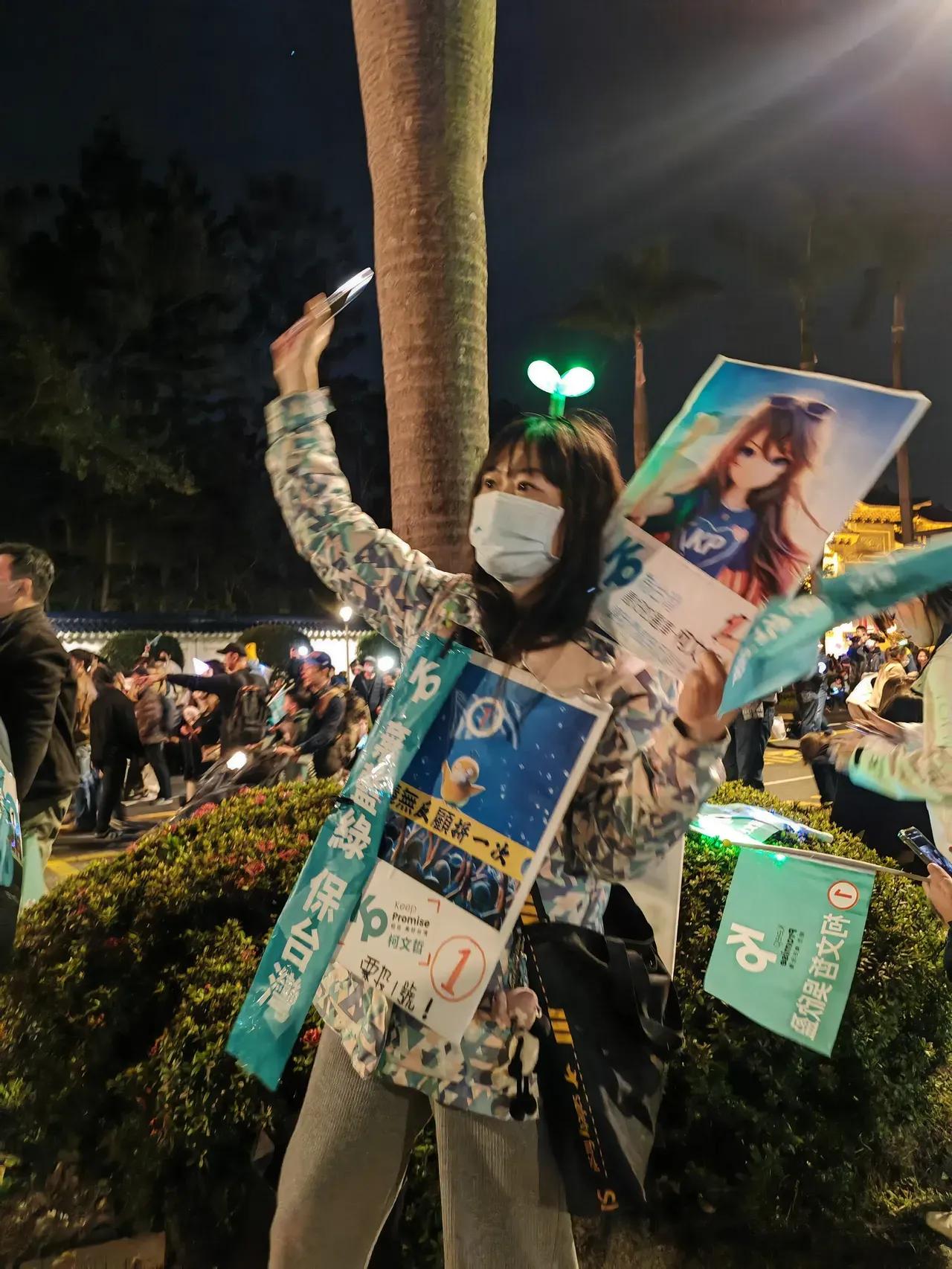 混搭!这形象很容易让人想起若干年前内地一张有名的图片