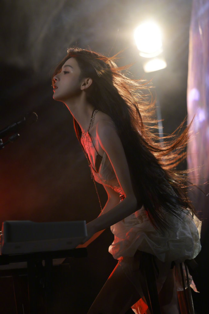 陈瑶女性应放手做喜欢的事陈瑶让我们明白，人生没有标准答案，勇敢去尝试、去热爱，就