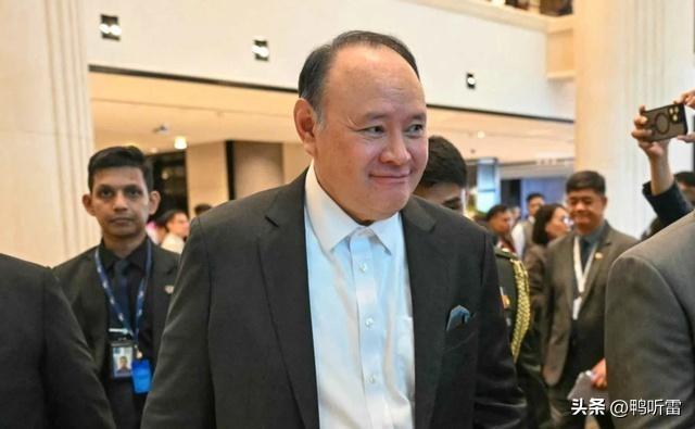 特奥多罗: 你们可以不喝生力啤酒，不吃菲律宾香蕉，但是我依旧要诋毁中国。
特奥多