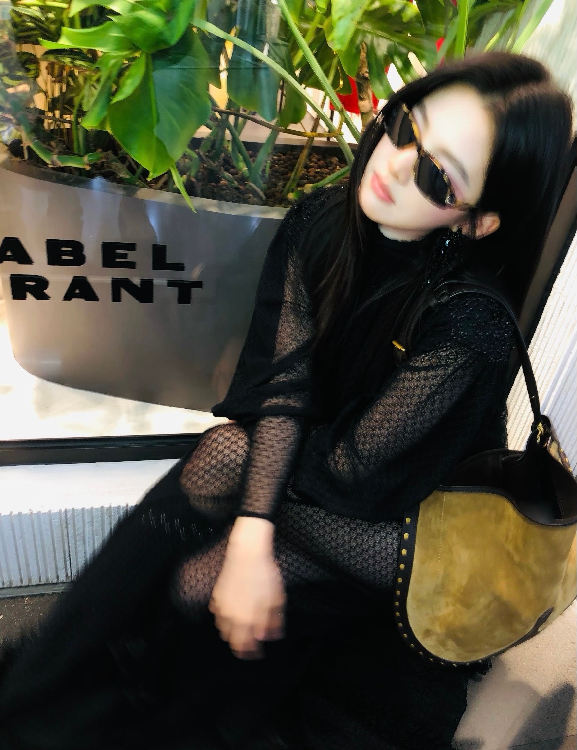 姐姐是魅魔吗？魅到我心坎上了。真的好飒啊！带上这个墨镜更是酷毙了🕶️ ​​​