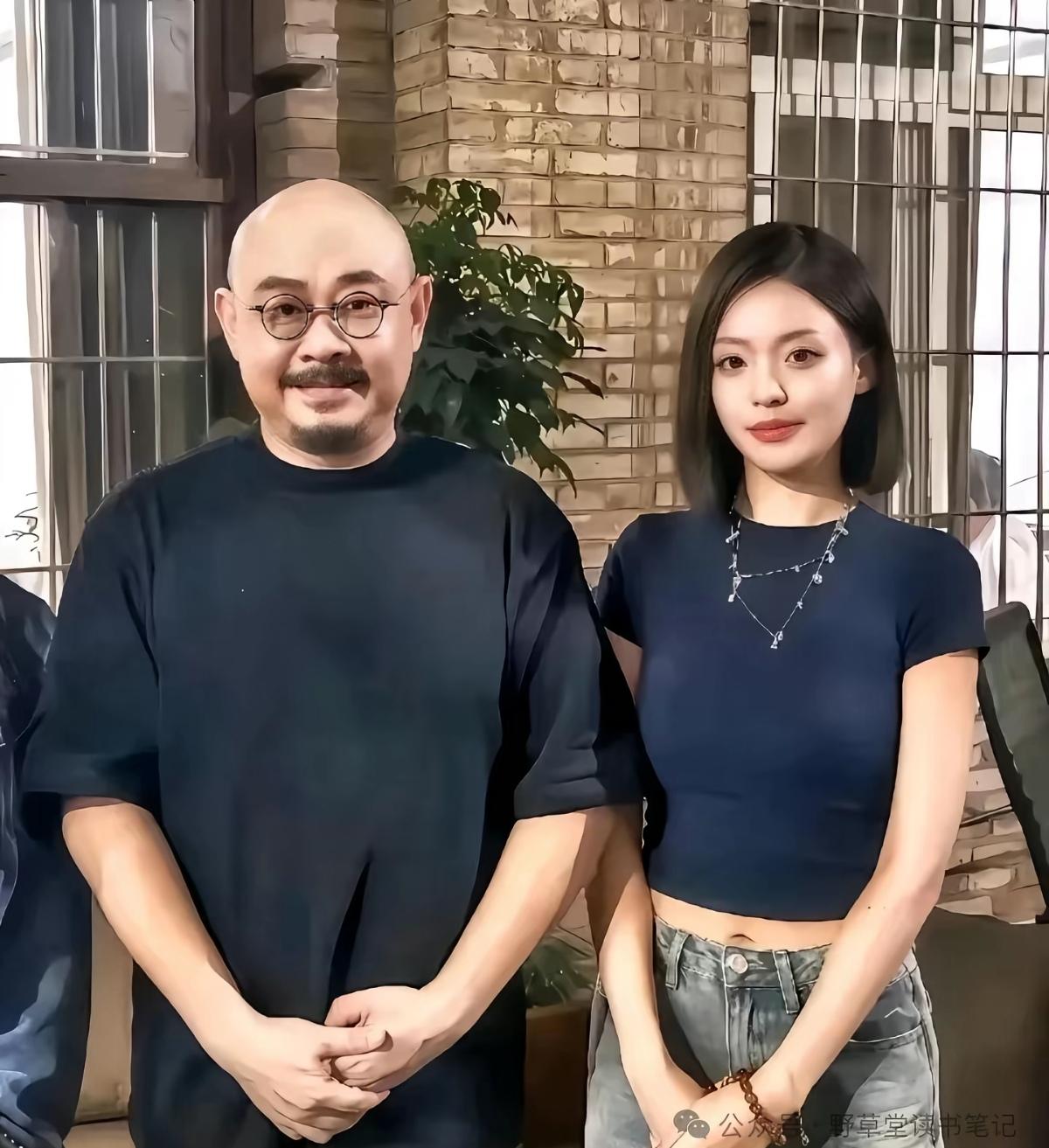 刀郎老师身边的这个女孩看着好舒服啊！