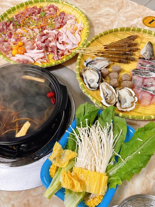 无骨脆皮鸡火锅，满足你对美食的所有幻想