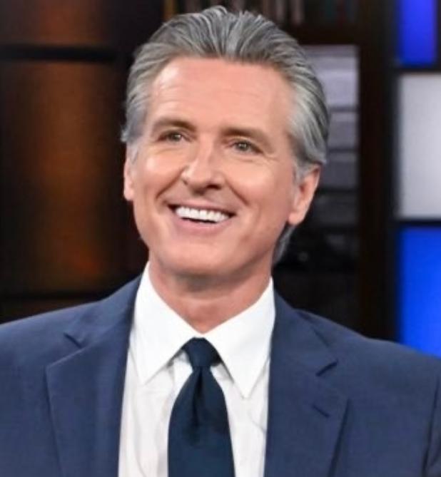 加州州长纽森发文表示，美国人实实在在正在为唐纳德·特朗普的腐败付出代价。他利用关