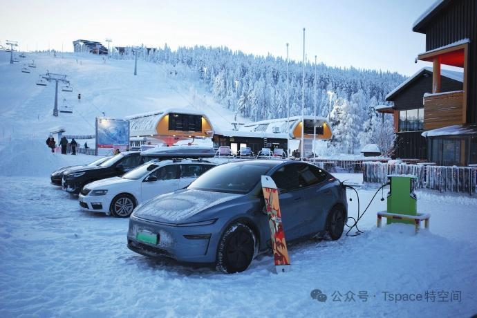 一位上海车主，开着Model Y长续航版，独自踏上了环球自驾之旅。最硬核的一段是