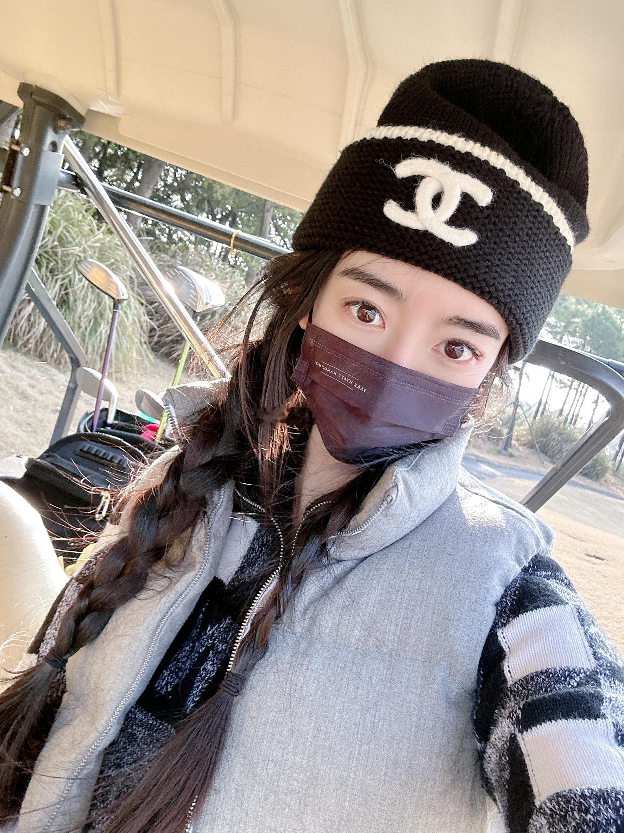 今天的天气真舒服 [太阳]#高尔夫##天气即心情#  ​​​