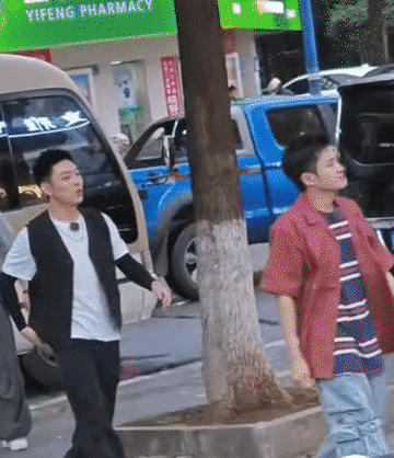 快乐老友记第二季的户外活动增多了，弥补了快乐再出发不能录制的遗憾，就是走的都不太