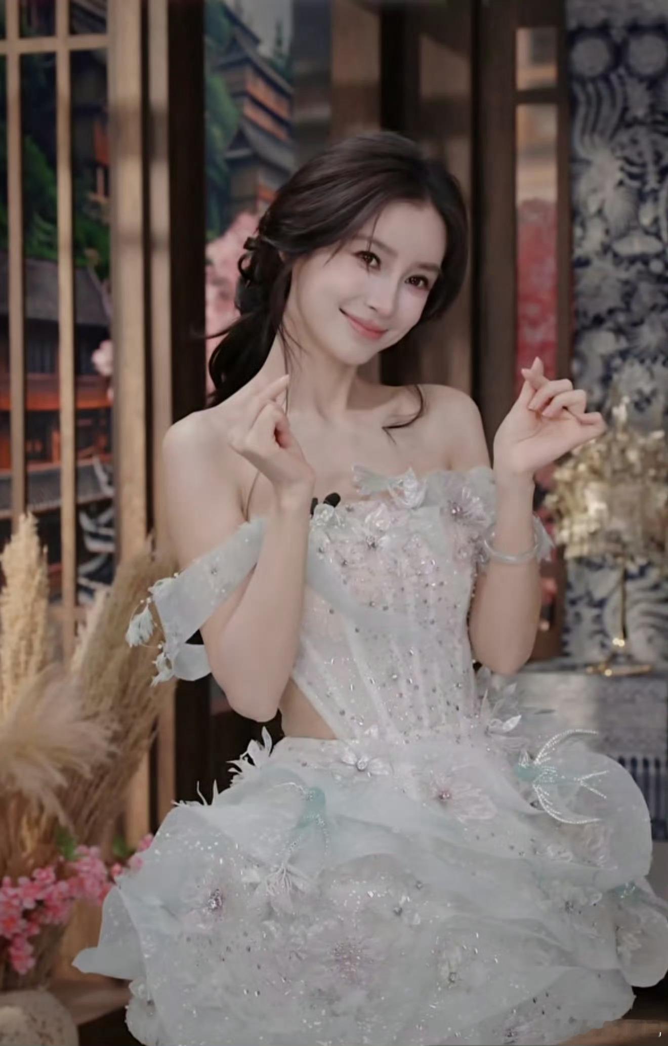 看得出她是公主 好美啊angelababy