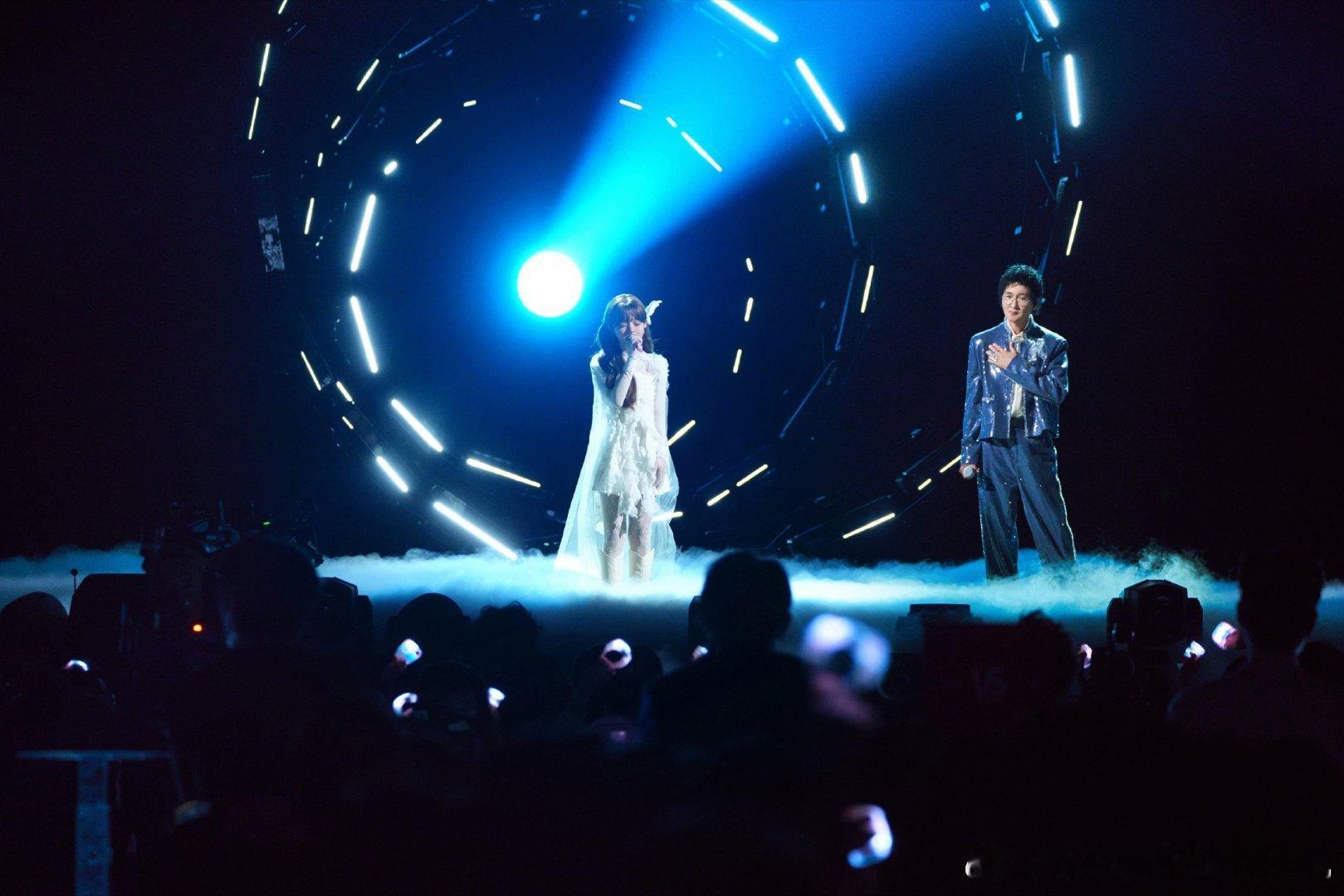 孙楠黄霄雲合唱再见深海谁还没听孙楠黄霄雲《再见深海》我真会伤心！这组合也太会搭了