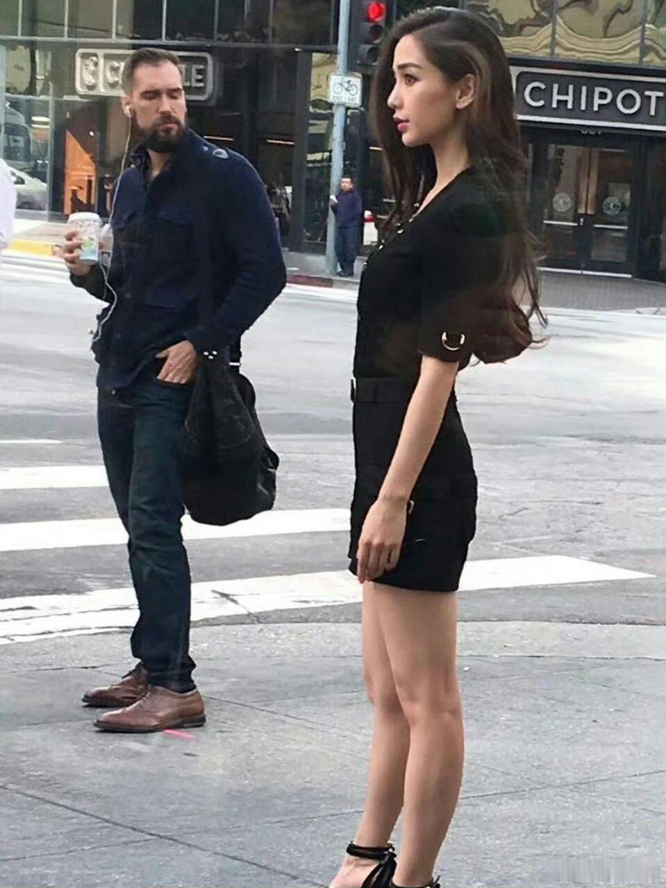 原来Angelababy的腿型这么虐，怪不得很少看见她穿短裙 ​​​