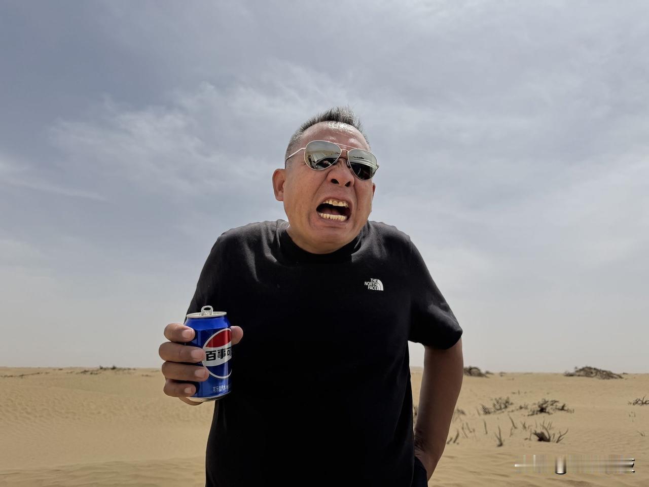 于东来晒越野途中照片，网友喊话百事可乐打钱。

于总如今是彻底放飞自我了，全国各