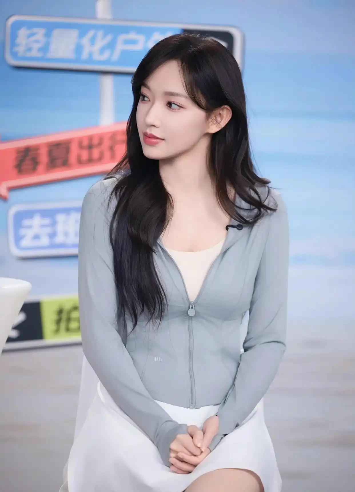 程潇的肥腿配白色丝袜绝了 