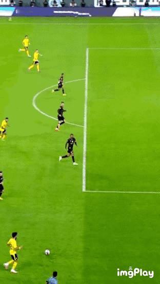 这一刻，让多少 C罗球迷泪目了，腾空的那一刻，梦回 2018！已经 40 岁的高