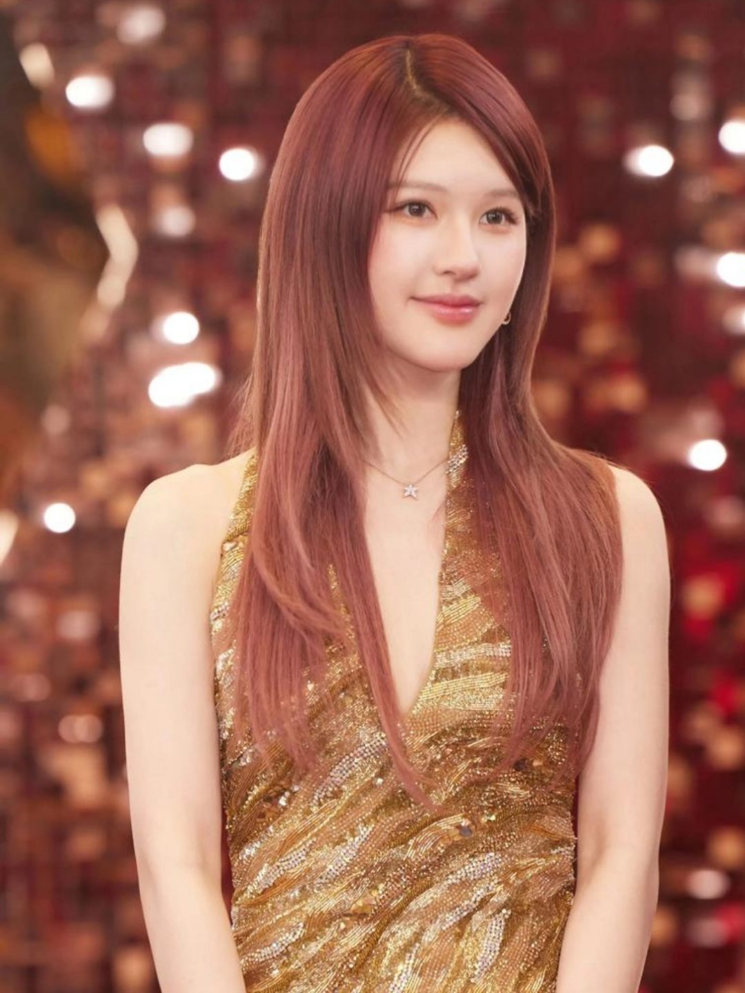 银河酷娱早期创始人李炜因内部矛盾被迫离开，导致公司战略方向混乱。之后，公司奶妈赵