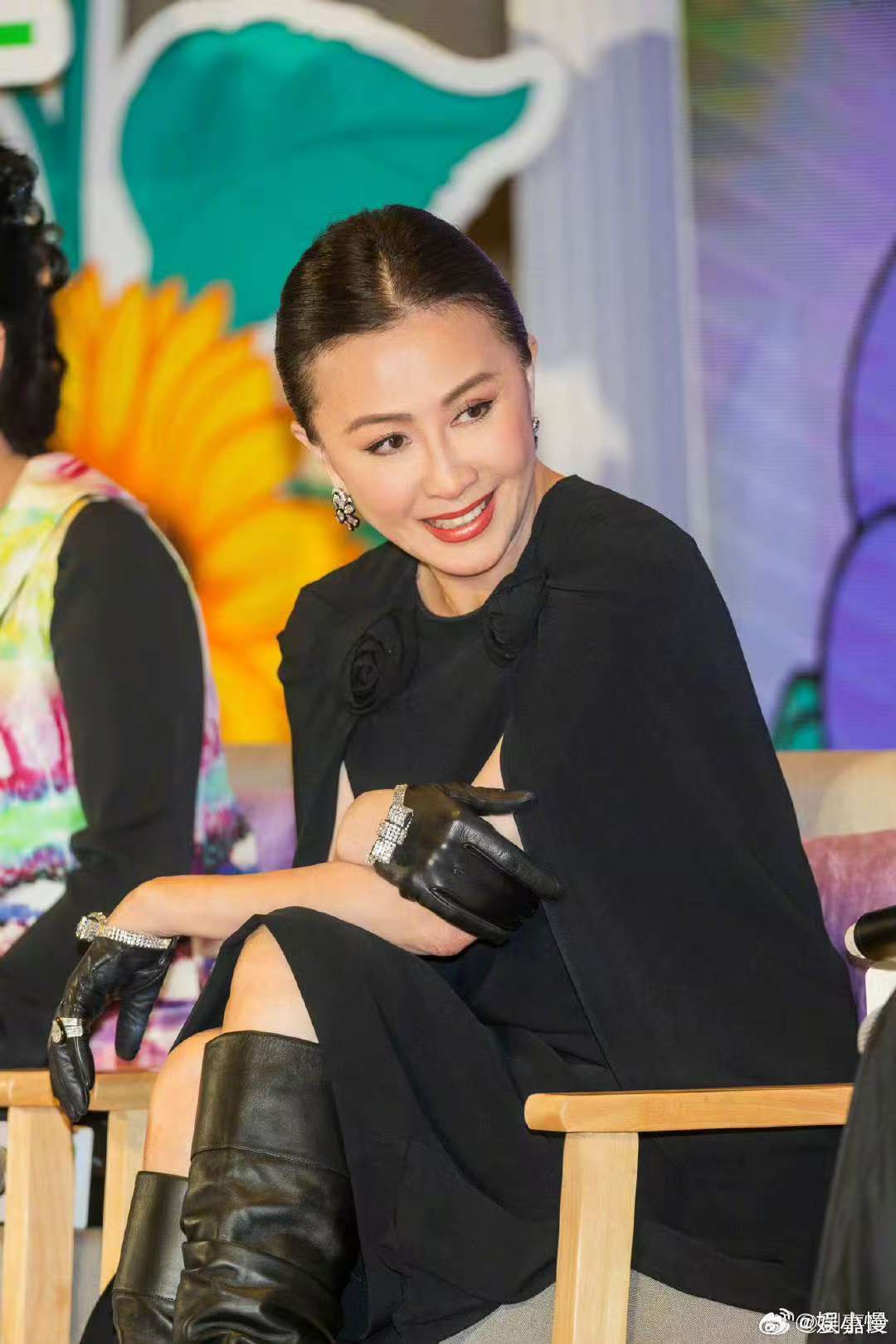 刘嘉玲说梁朝伟化妆反而有点油腻梁朝伟：素颜赢麻了！嘉玲姐一句话点出神颜秘诀，这波