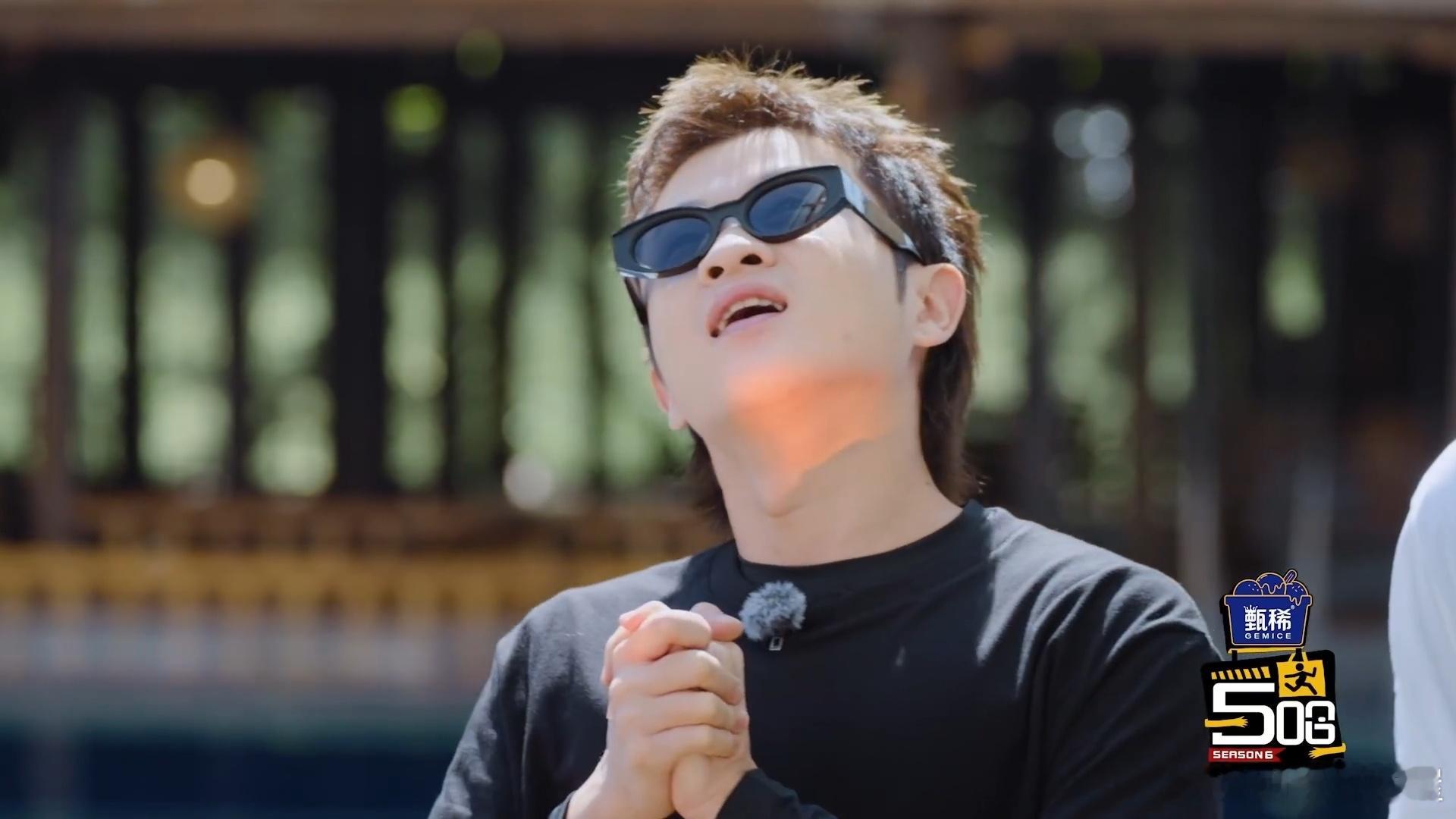 五哈6女嘉宾出场方式邓超发弹幕让五哈6请女嘉宾导演官宣这期五哈会请来女嘉宾，邓超