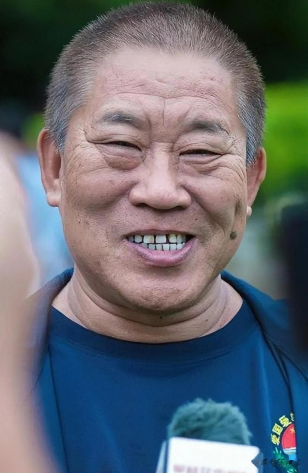 这两天，一场“倒贴”直播把老戏骨杜旭东再次推上风口浪尖！商家说:花3.3万坑位费