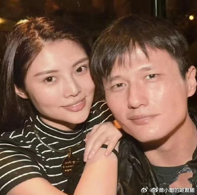 尹子维凌晨5点还在表白徐冬冬 凌晨五点被喂狗粮！尹子维表白徐冬冬，黏人度超小情侣