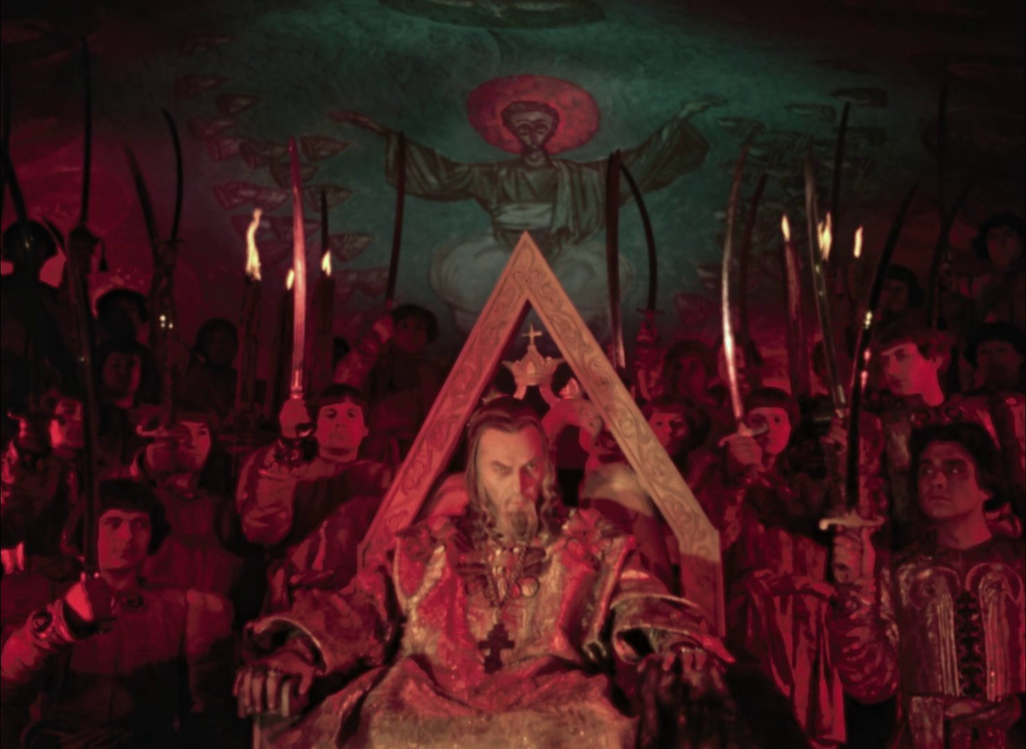 爱森斯坦电影的影像、表演风格和“气氛”，由于其疯狂的表现性（近乎表现主义）和激烈