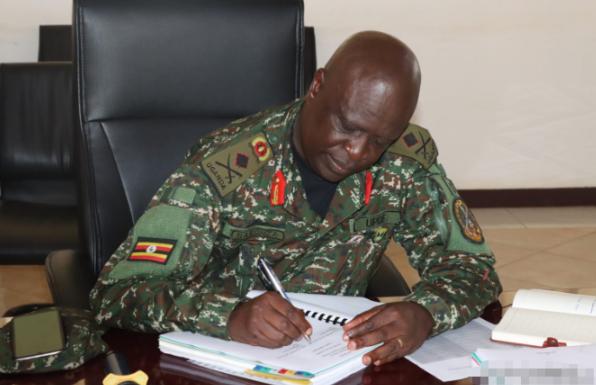 乌干达参谋长表示："我已准备好部署10万乌干达士兵，由我亲自指挥，保卫以色列！