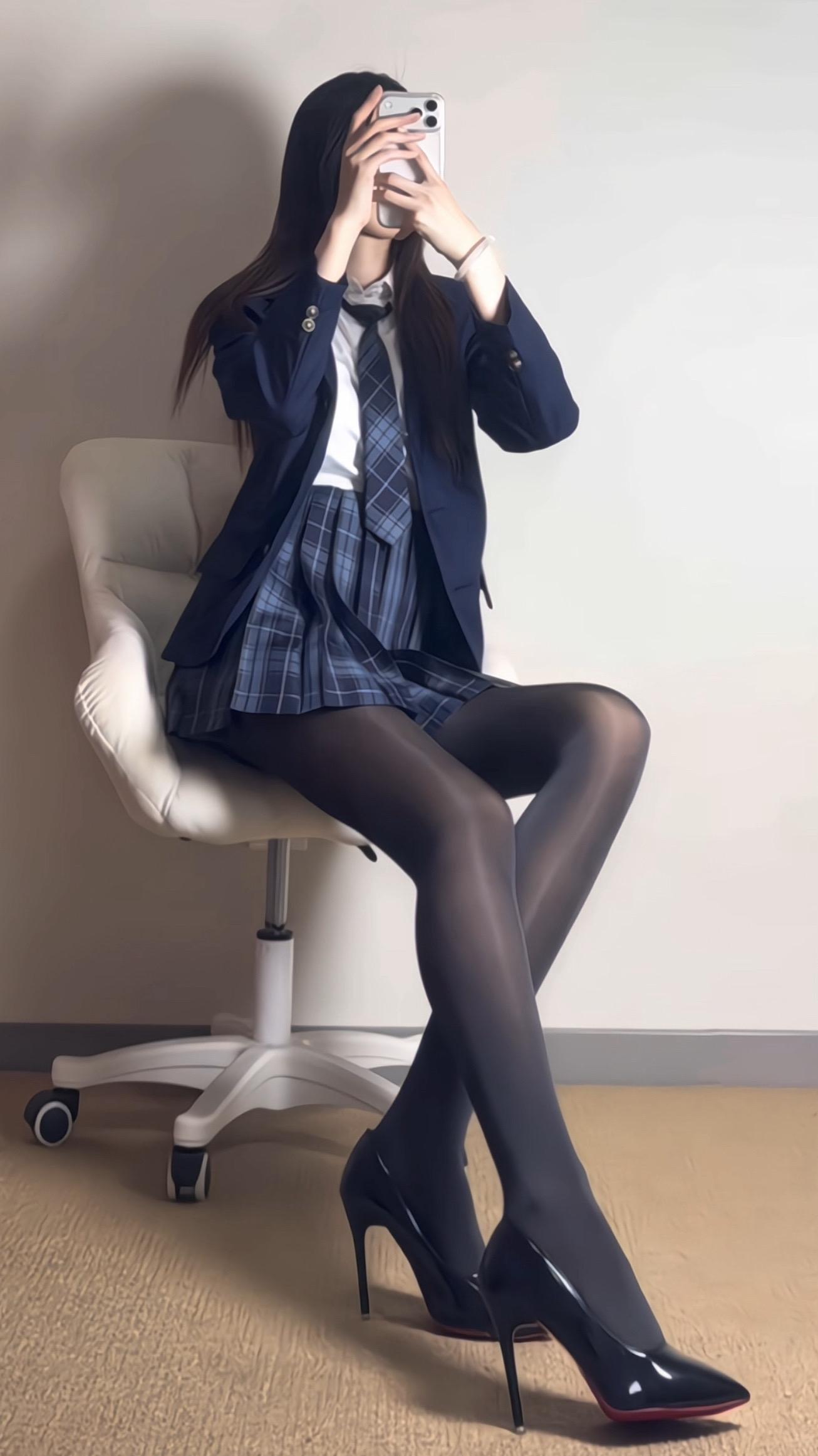 jk穿搭 热门jk 穿搭厚黑红底高跟鞋