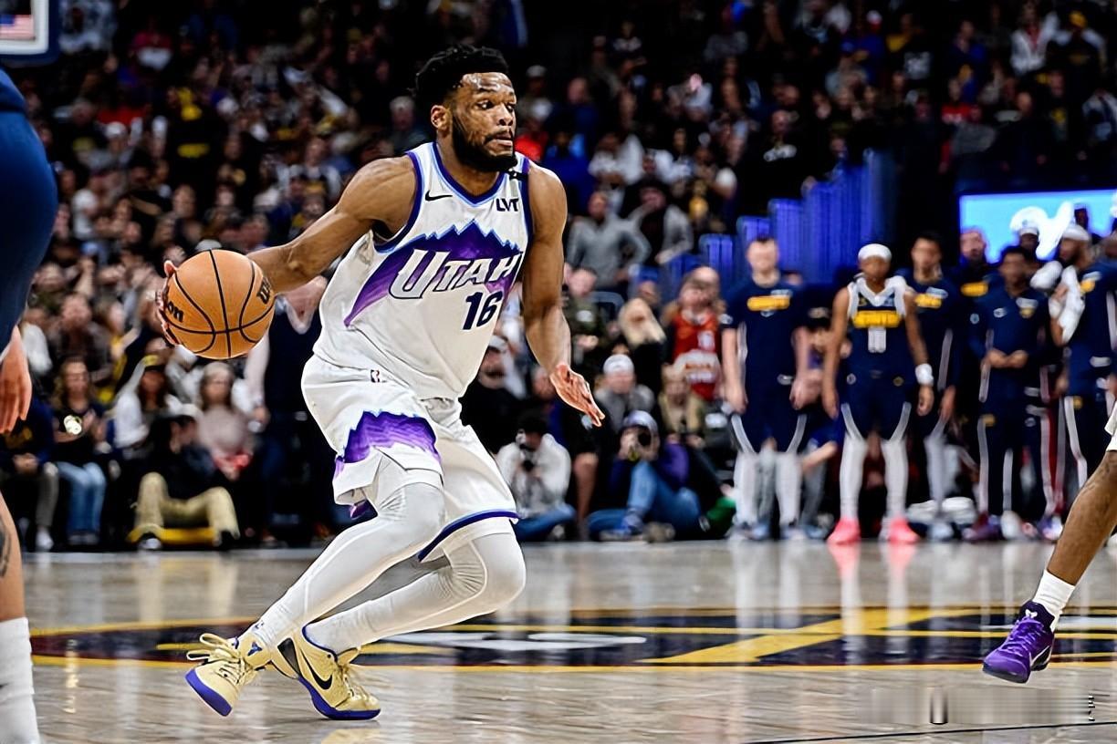 根据NBA官方交易日志显示，底特律活塞已经用最后一个双向合同名额签下了此前处于自