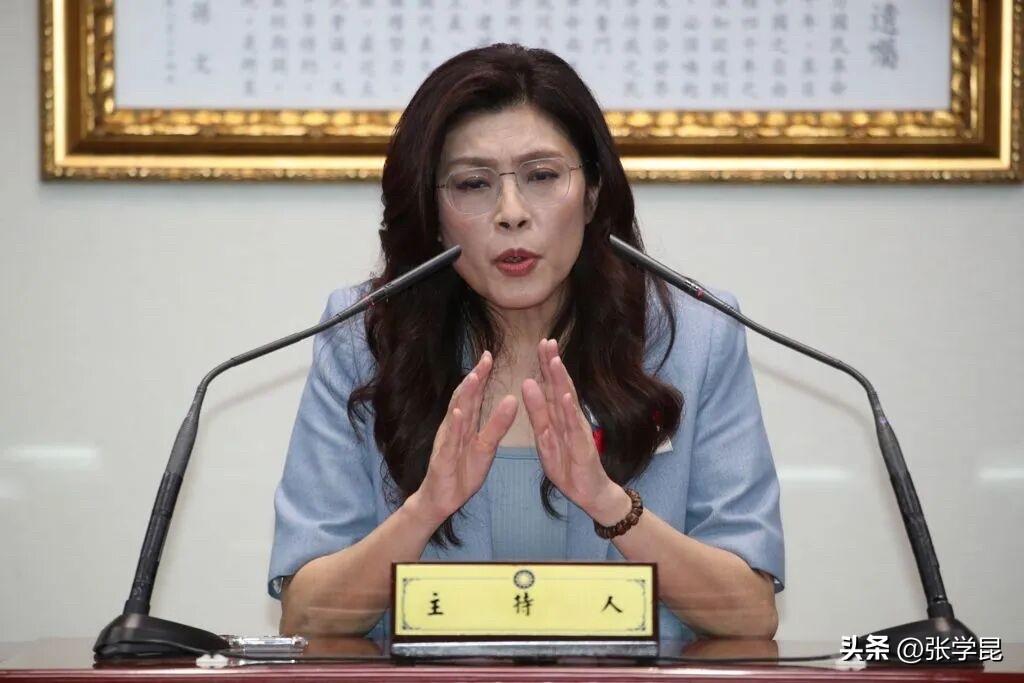 国民党主席郑丽文3月30日召开新闻发布会，宣布接受邀请访问大陆，是近期两岸关系中