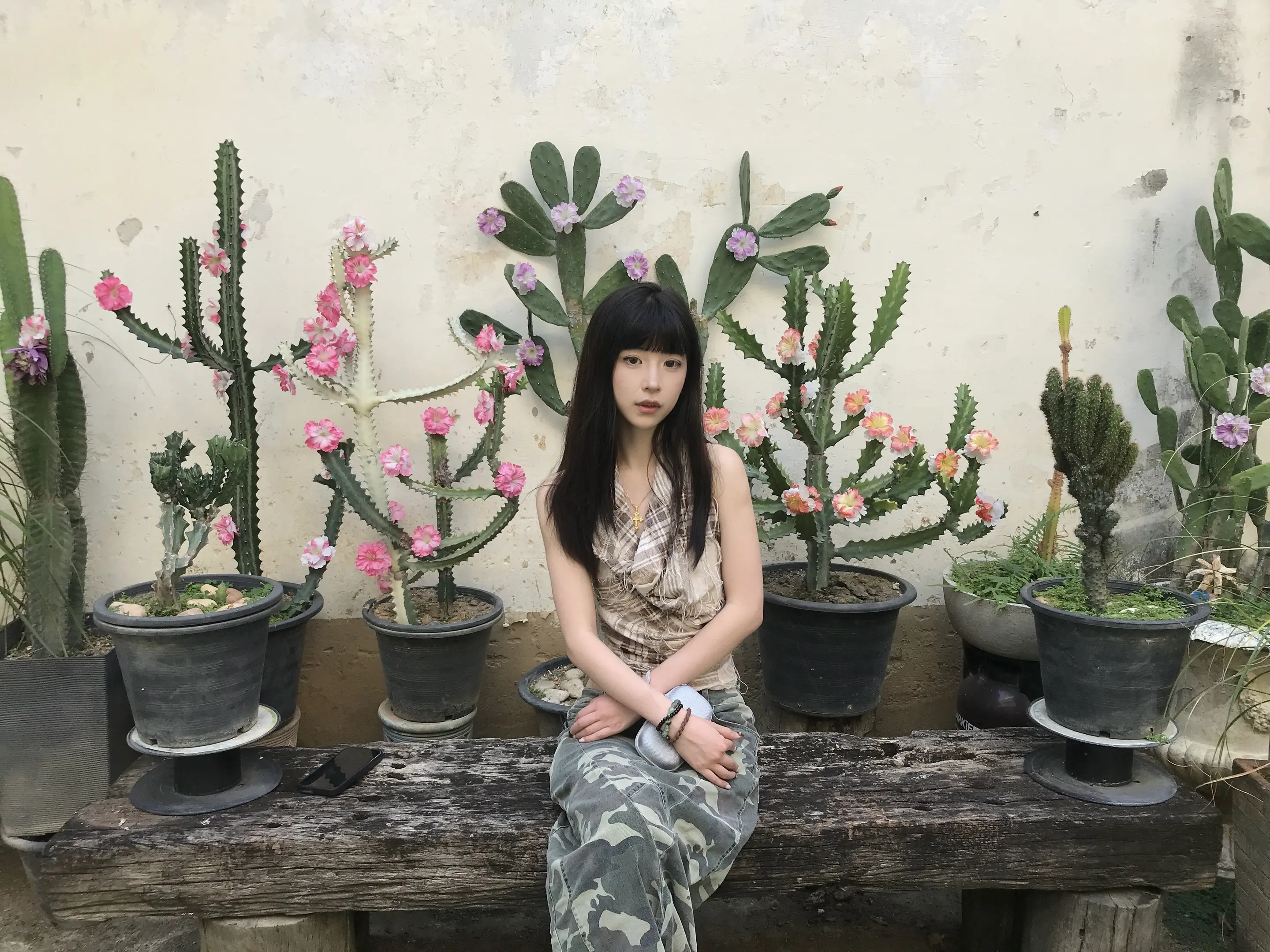 又回到这个大街上放邓丽君的异国小城了