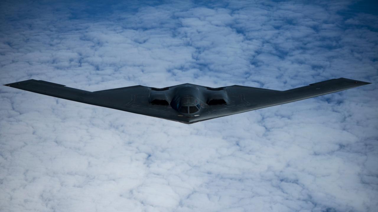 美军'战机/轰炸机同角度九宫格高清图秀一波，哪款最经典：
B-2“幽灵”隐形战略